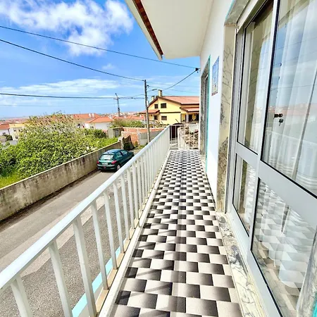 Dom wakacyjny House In - Private Patio - Surf - Baleal