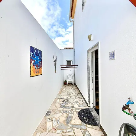 Dom wakacyjny House In - Private Patio - Surf - Baleal